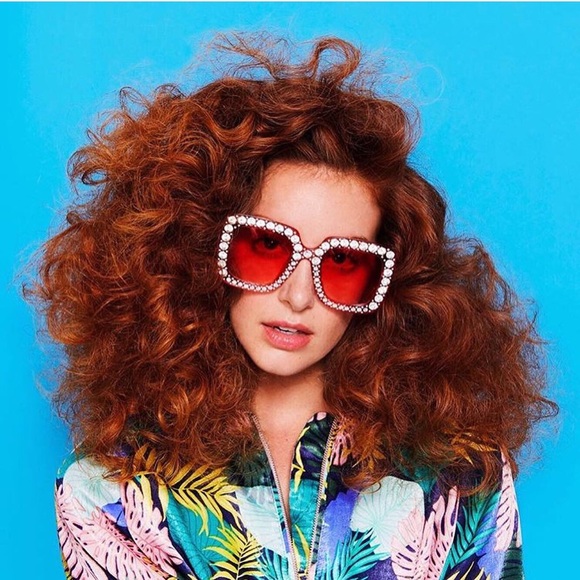 Meet your Posher, Lily   Instagram: @lilyflowerzzz - Picture 3 of 6